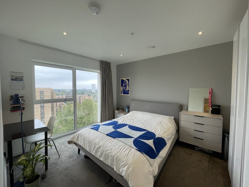 Photo 1: King Size bed, modern fittings, plenty space