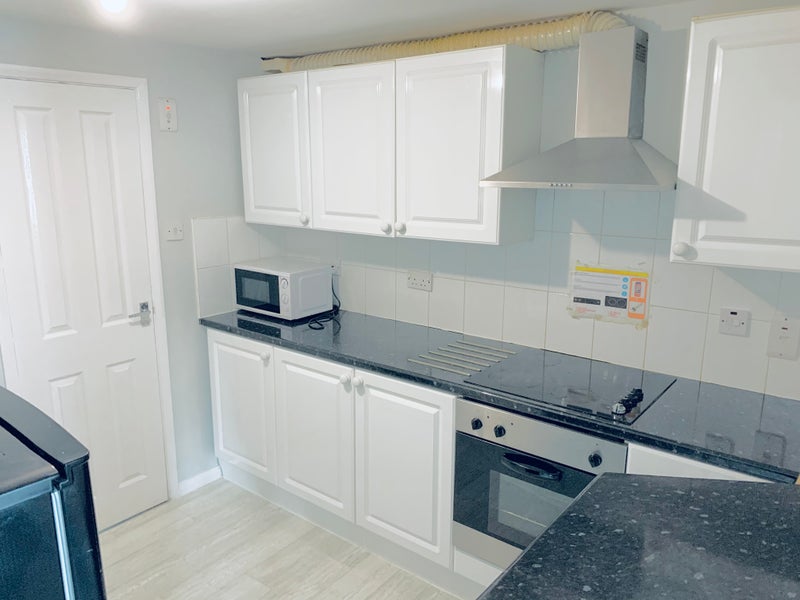 Photo 1: Kitchen