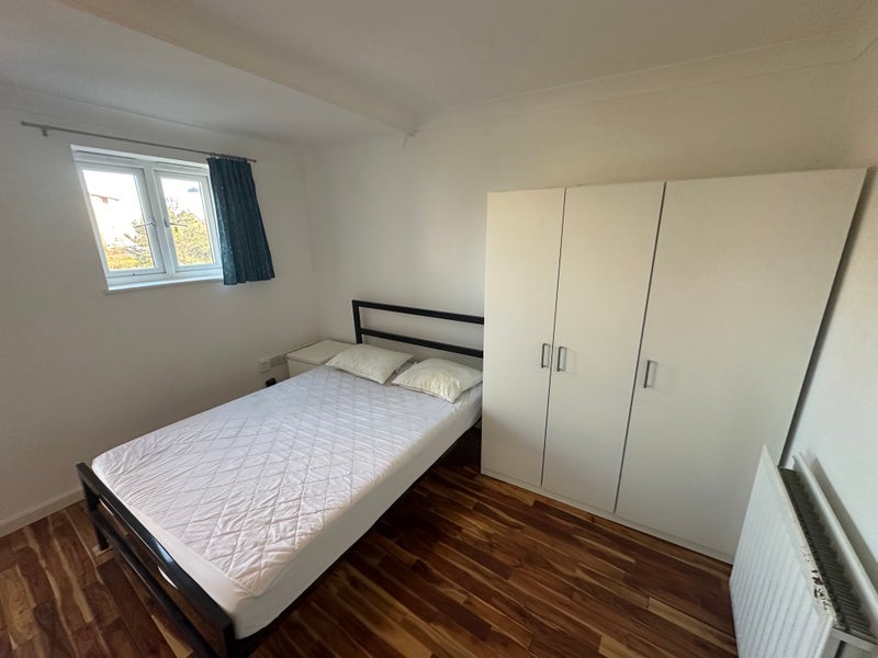 Photo 1: Room 3