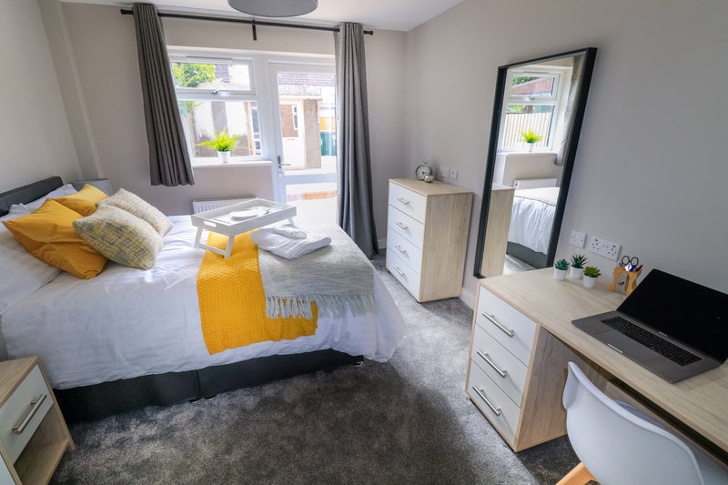 Photo 1: Available from 1st October, £795pcm