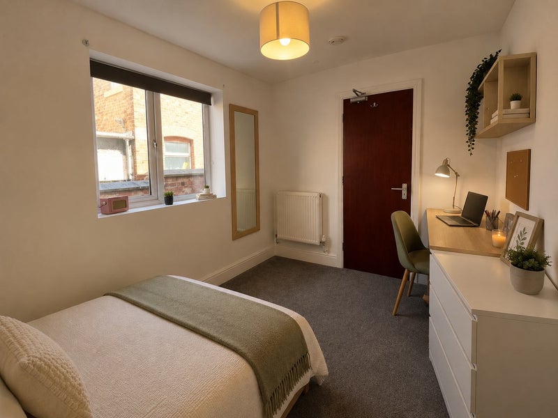 Photo 1: Room 1