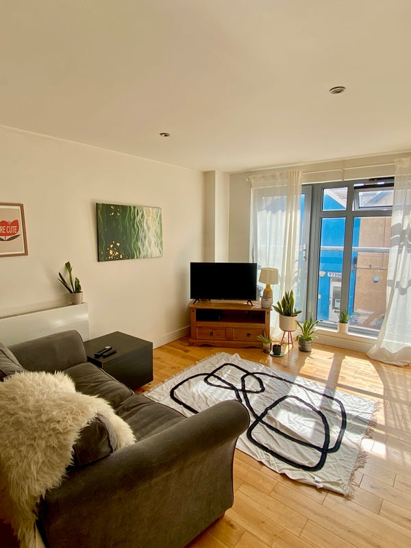 Photo 1: Lounge room