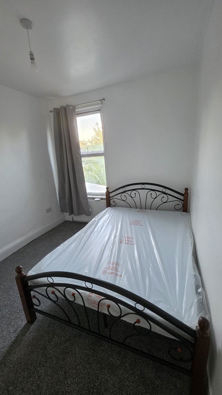 Photo 1: Room 1