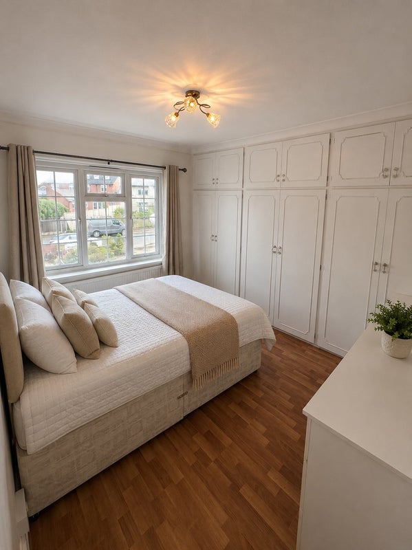 Photo 1: Bedroom