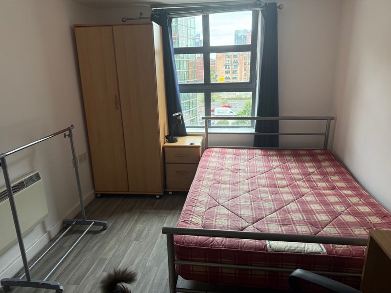 Photo 1: Bedroom pic 1