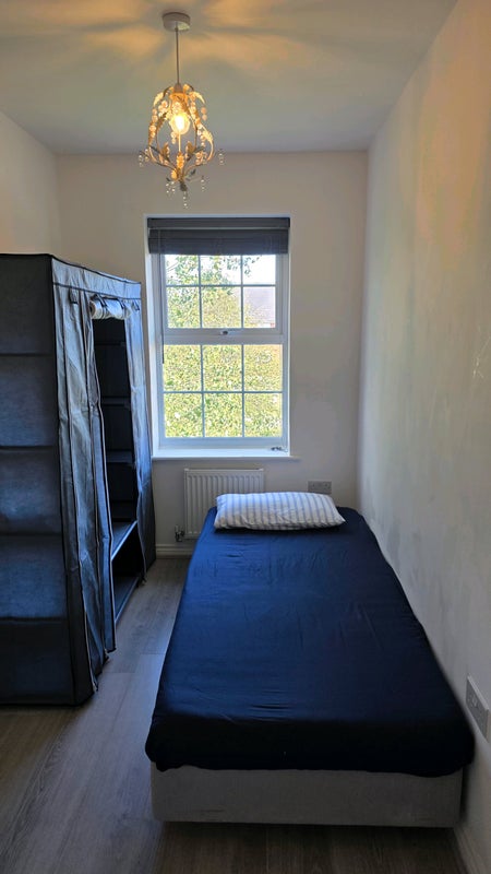 Photo 1: Bedroom