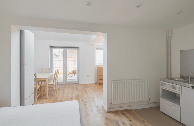 Photo 1: Huge self-contained room with Private garden