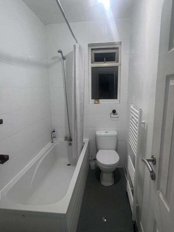 Photo 1: Bathroom 