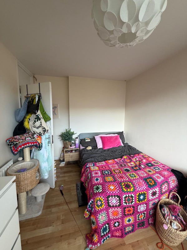 Photo 1: Room 1