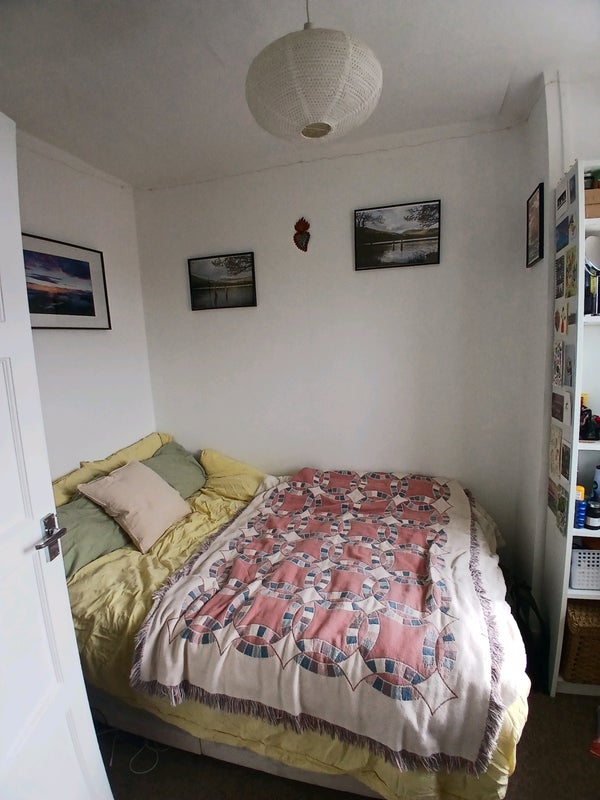 Photo 1: Bedroom