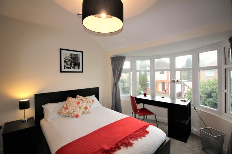 Photo 1: Room 4 (available 03/11)