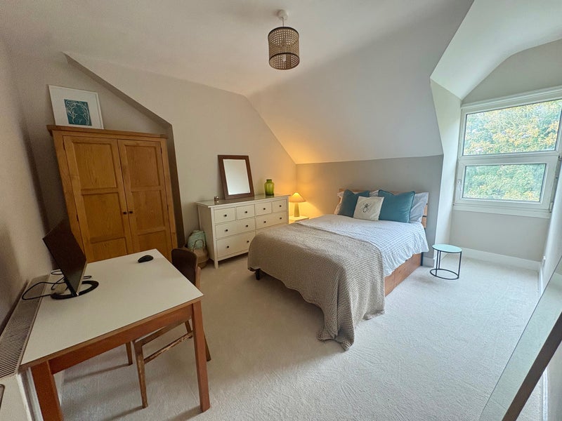 Photo 1: Bedroom