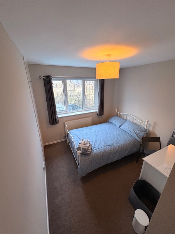 Photo 1: Room offered
