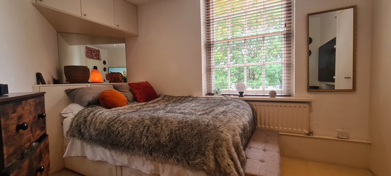 Photo 1: Double bed