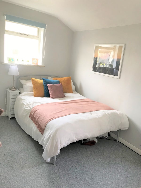 Photo 1: Bedroom