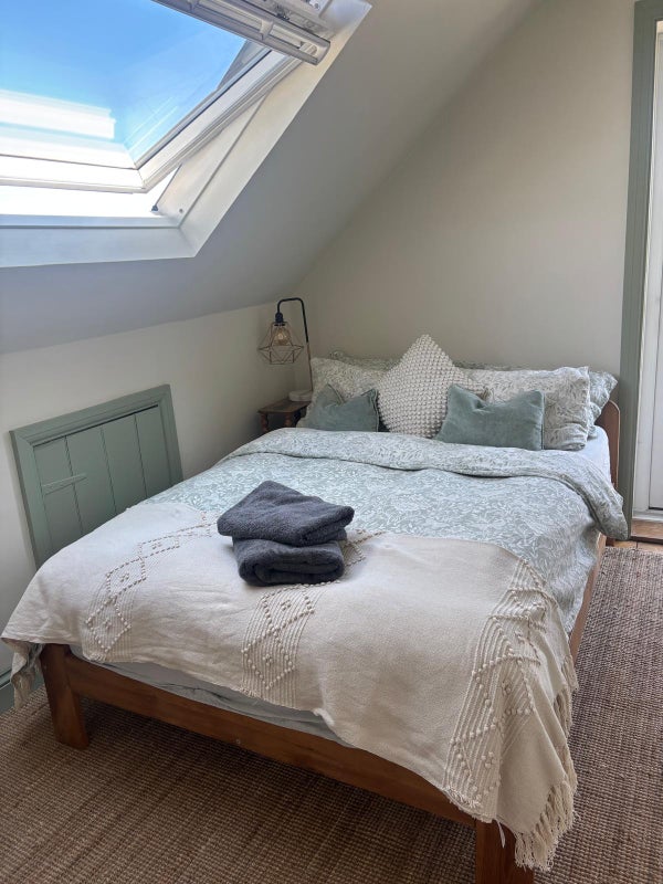 Photo 1: Double Bed