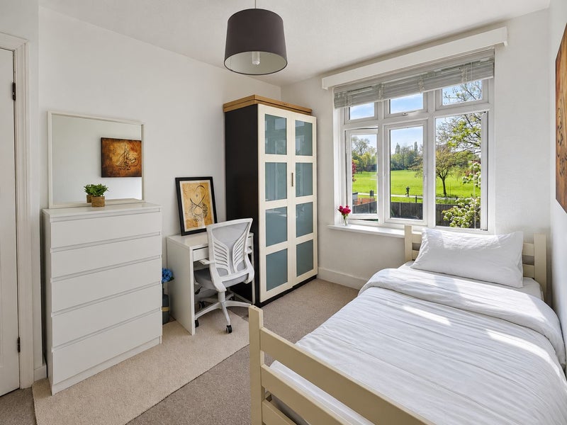 Photo 1: Bedroom - park view
