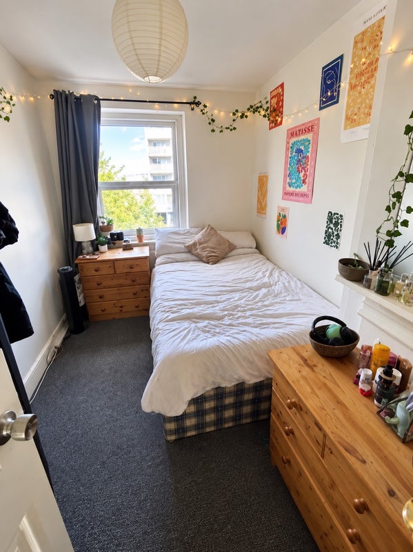 Photo 1: Bedroom 