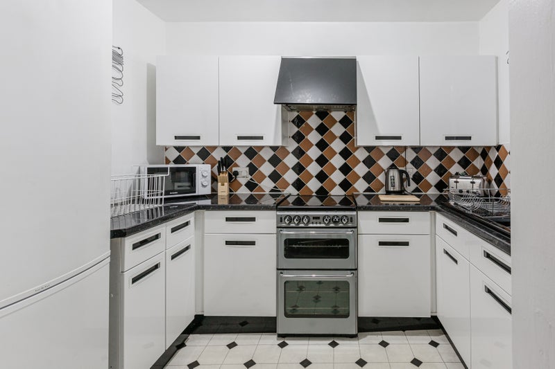 Photo 1: Kitchen 