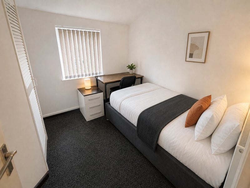 Photo 1: Bedroom