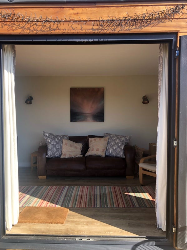 Photo 1: Private lounge 