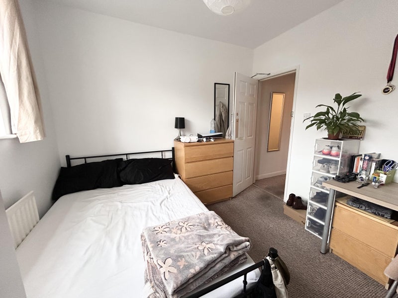 Photo 1: Room 3 - Available 2nd Nov