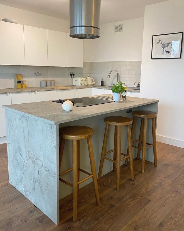 Photo 1: Kitchen