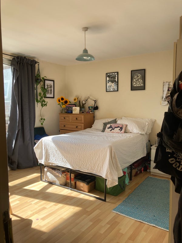 Photo 1: Bedroom 
