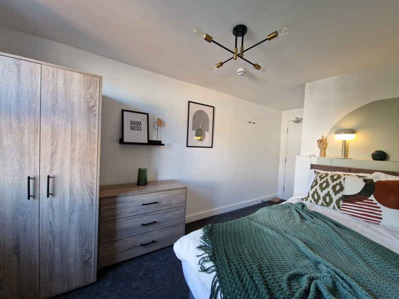 Photo 1: Room 3