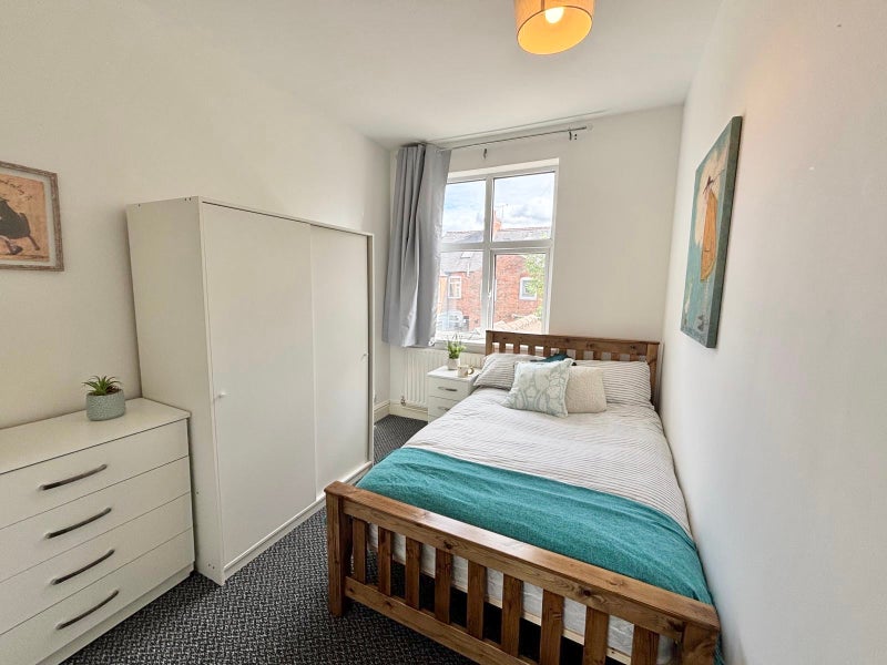 Photo 1: LOVELY ROOM
