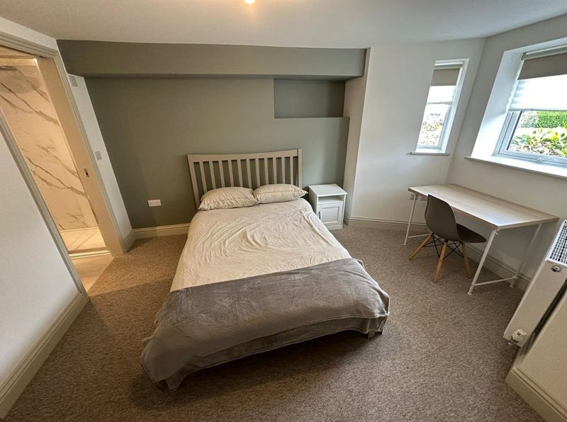 Photo 1: Room 1