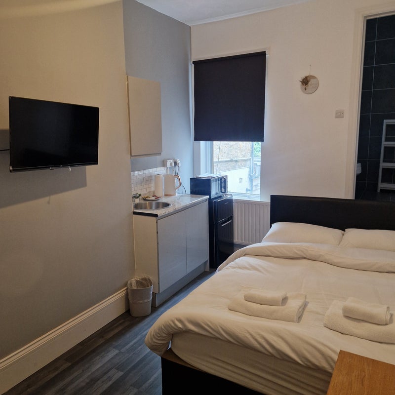 Photo 1: Room 2