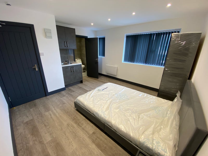 Photo 1: Room 1