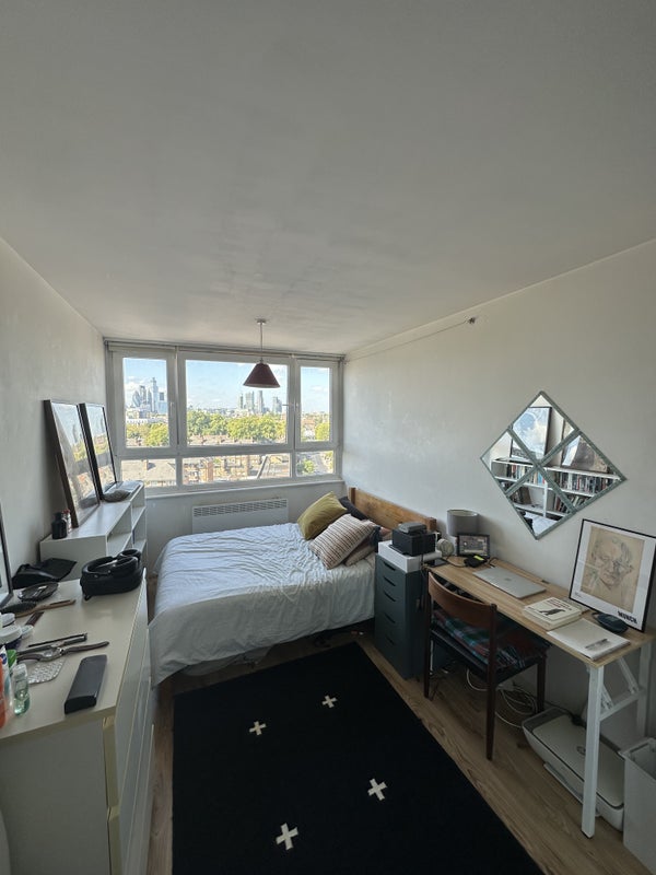 Photo 1: Room for Rent