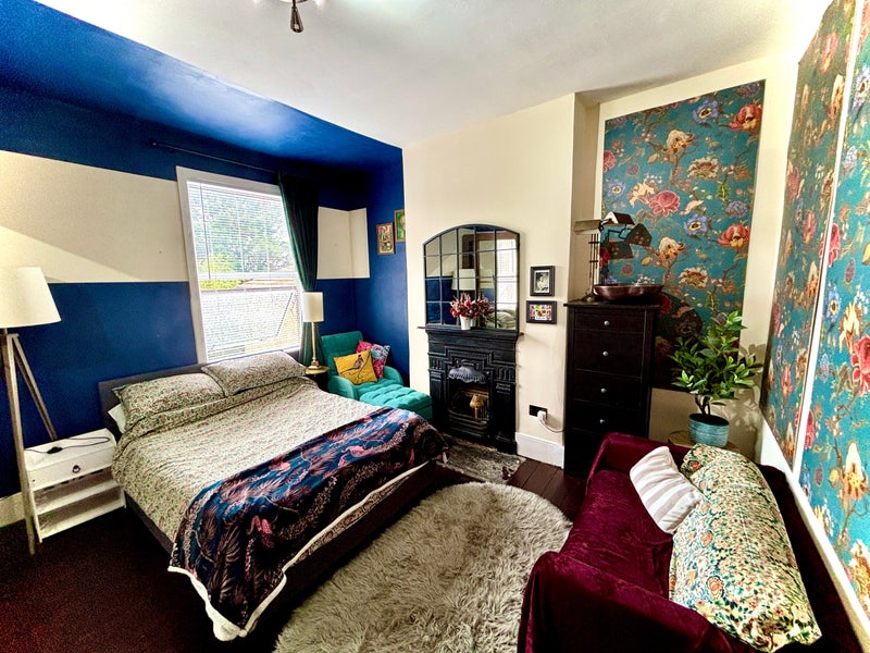 Photo 1: Bedroom