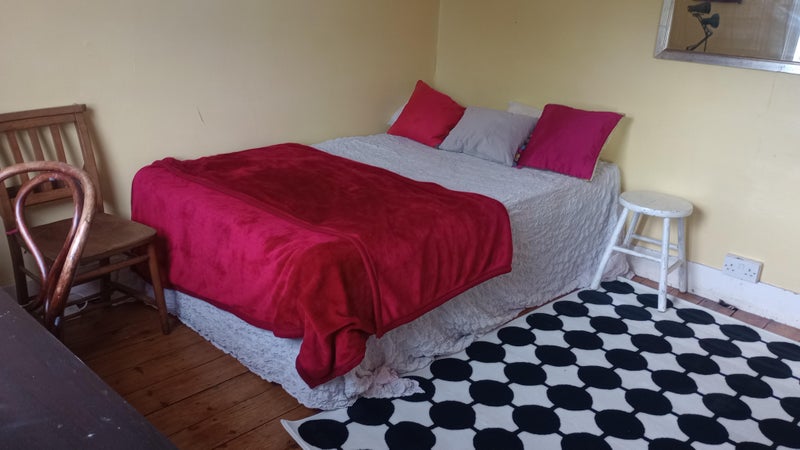 Photo 1: Bedroom