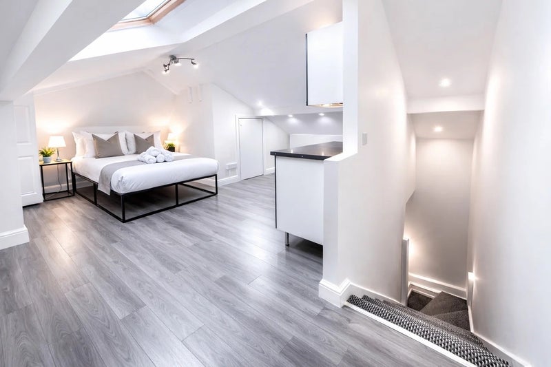Photo 1: Room 6