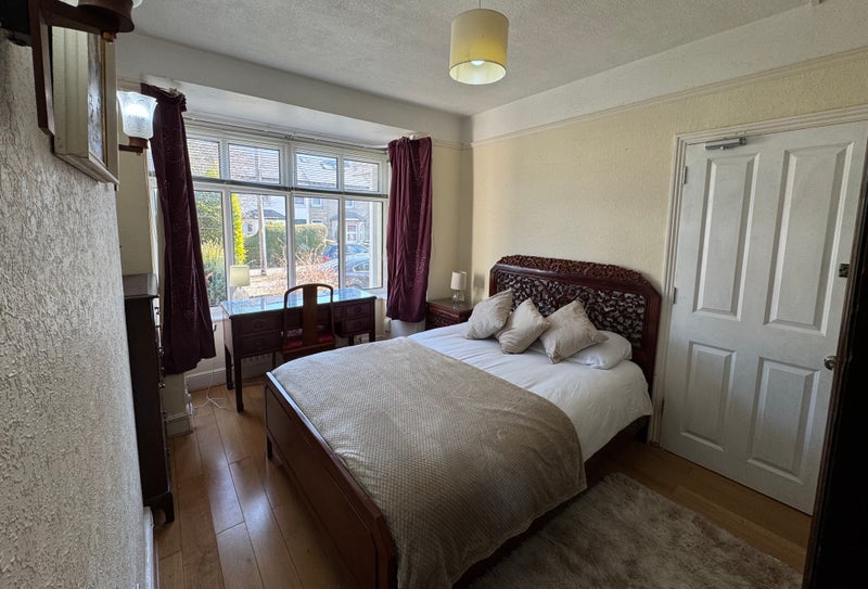 Photo 1: Bedroom