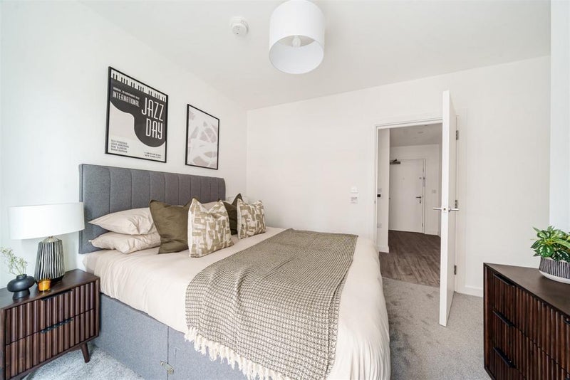 Photo 1: Double Bedroom