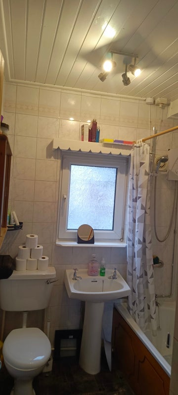 Photo 1: Bathroom 1