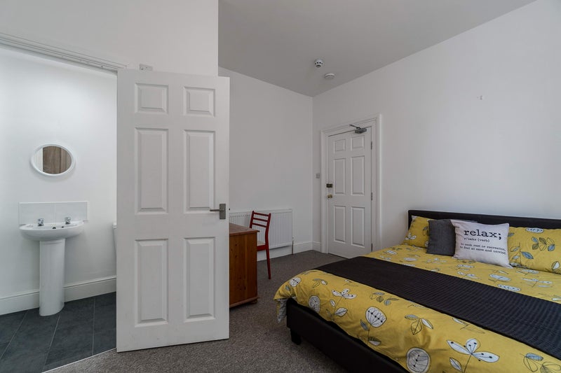 Photo 1: Room 1