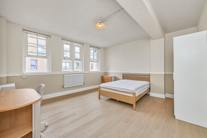 Photo 1: Room 1 - available 