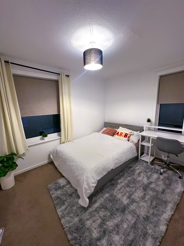 Photo 1: Spacious well ventilated double bedroom with inbuilt wardrobe, and reading desk 