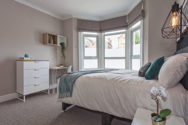 Photo 1: bedroom