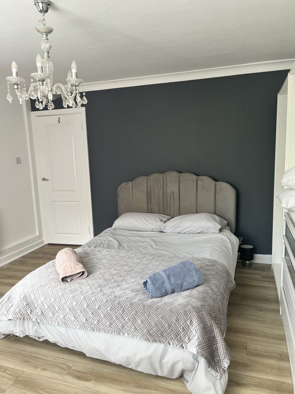 Photo 1: Large double bedroom