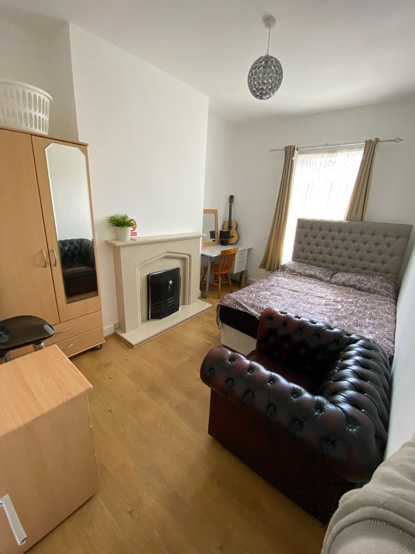 Photo 1: £240pw 