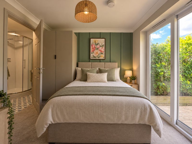 Photo 1: Bedroom 2