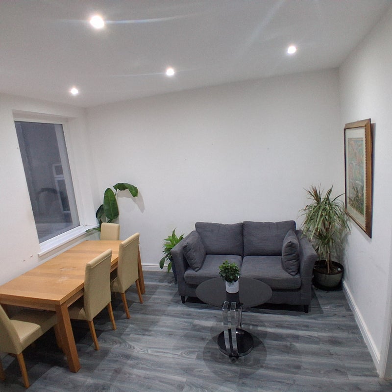 Photo 1: Lounge