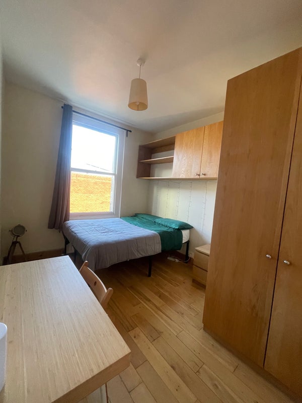 Photo 1: Bedroom