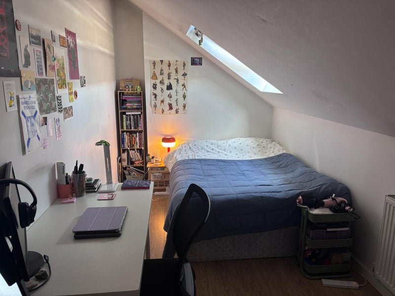 Photo 1: Bedroom